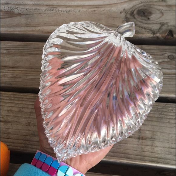 Vintage | Pressed Glass Leaf Trinket Dish - Picture 2 of 6